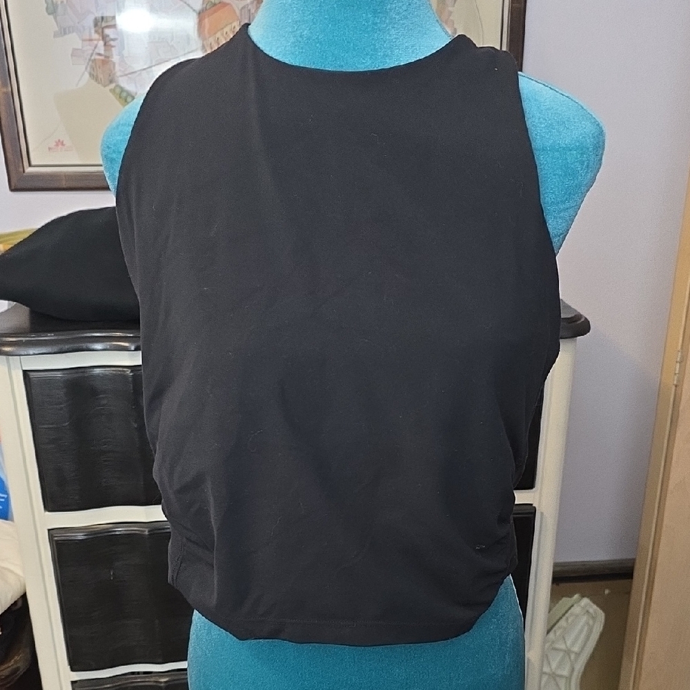 Athleta Black Sleeveless Crop Tank Top